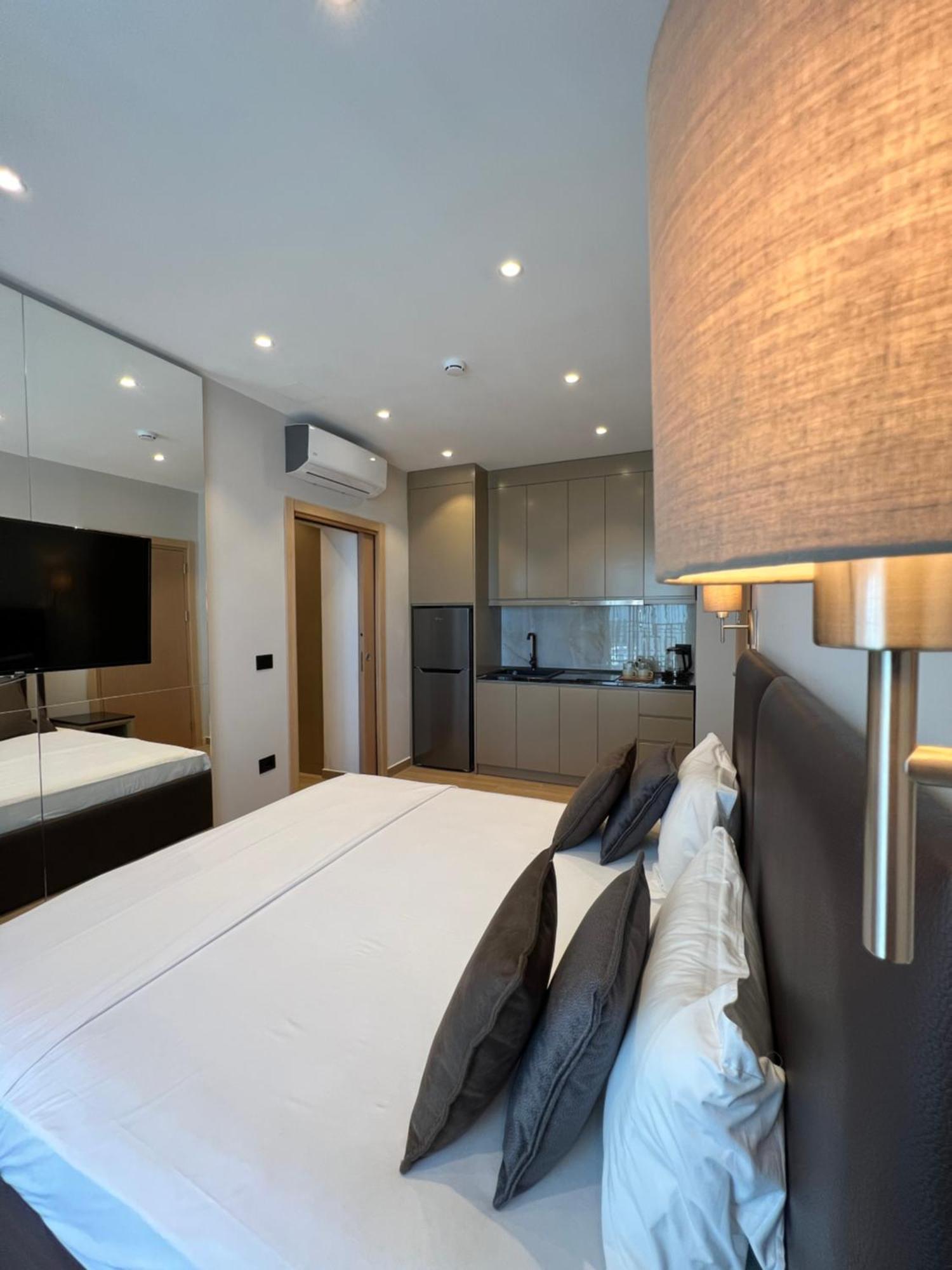 Coastline Luxury Apart Hotel Golem  Exterior photo