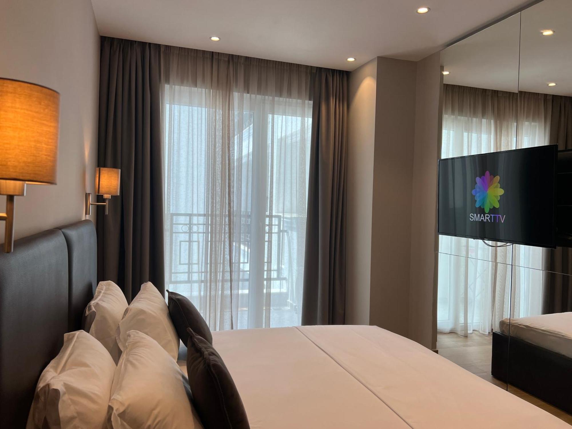 Coastline Luxury Apart Hotel Golem  Exterior photo