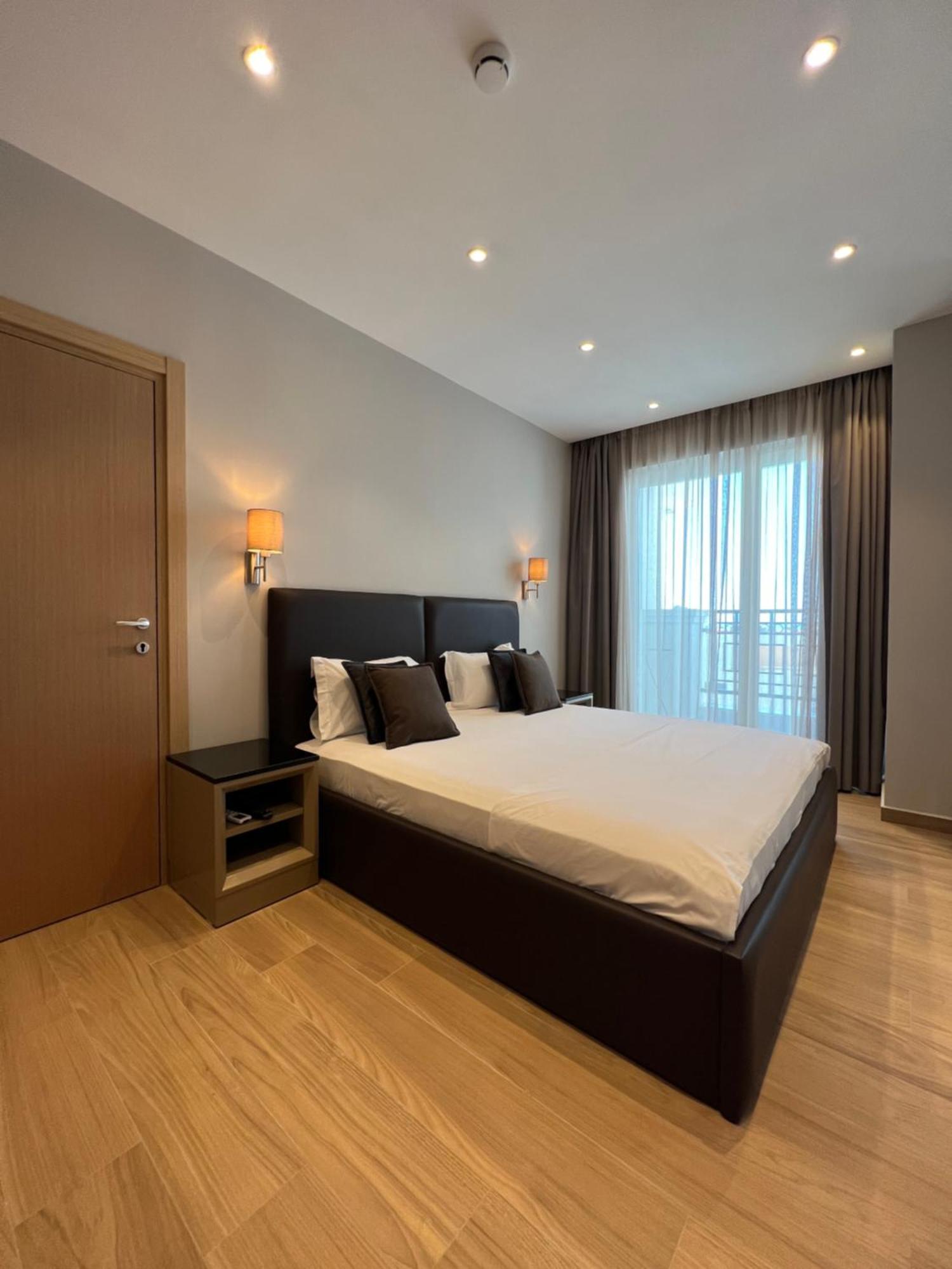 Coastline Luxury Apart Hotel Golem  Exterior photo