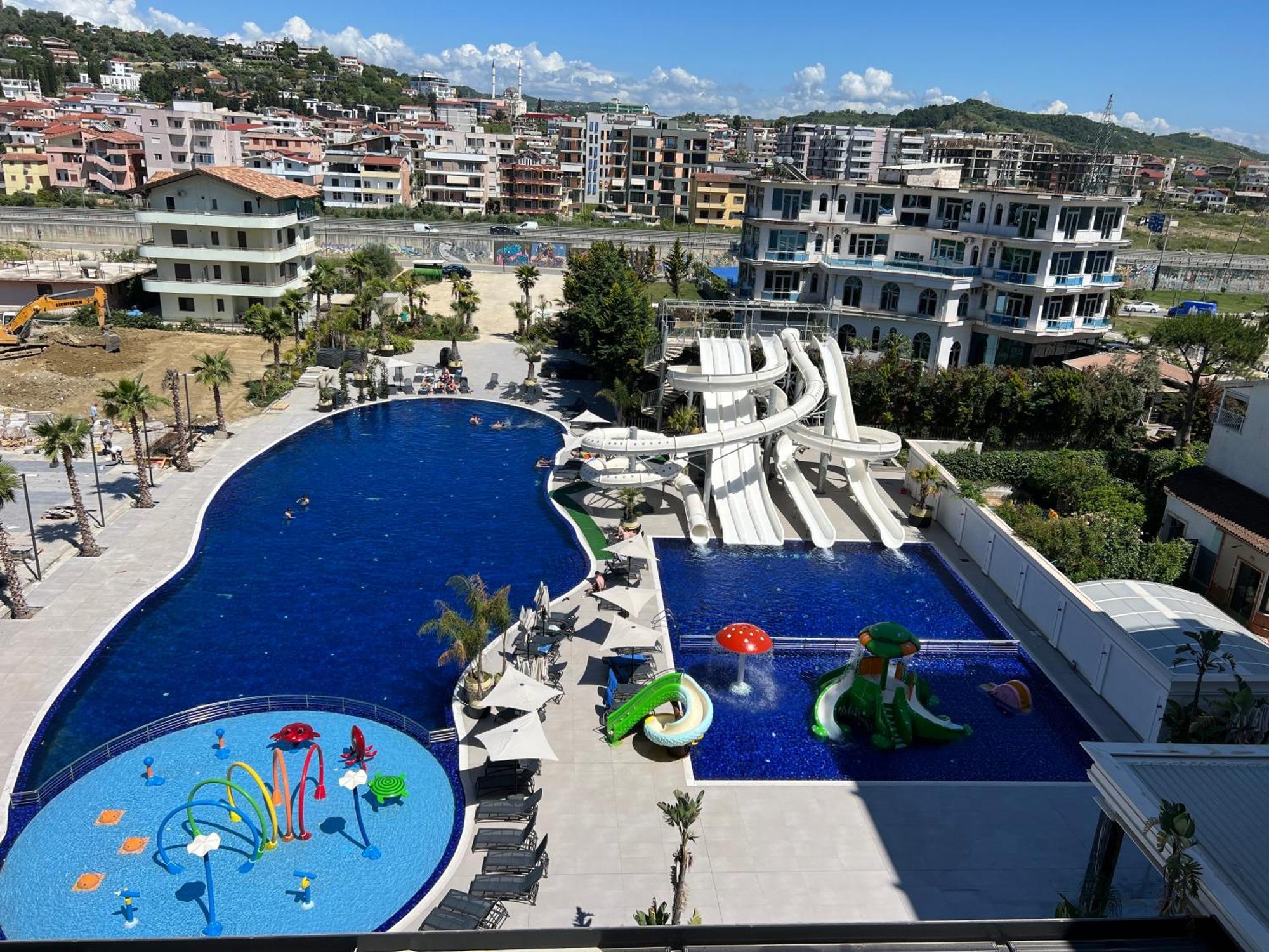 Coastline Luxury Apart Hotel Golem  Exterior photo