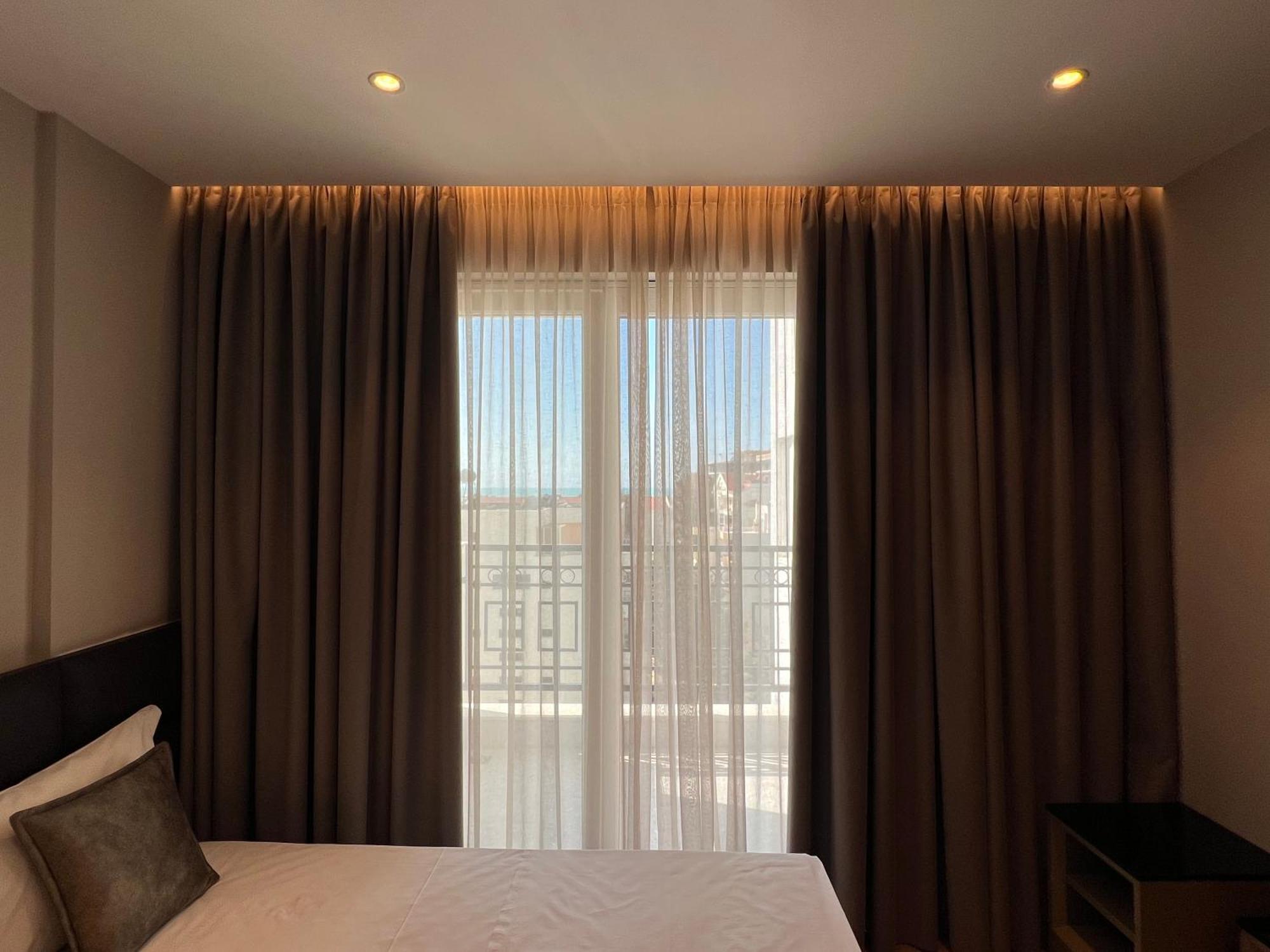 Coastline Luxury Apart Hotel Golem  Exterior photo